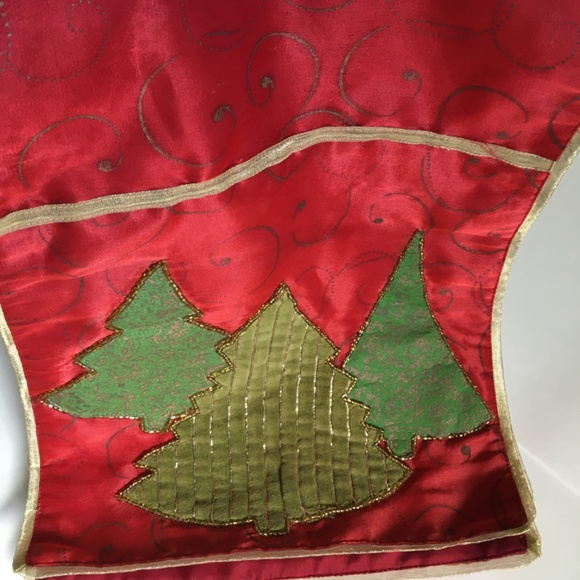 Pier 1 imports Christmas table runner. - Picture 2 of 15